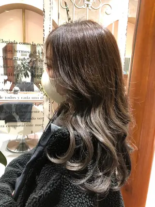セミロング La fith hair rond 立川店所属・kyosuke 透明感カラーのヘアスタイル