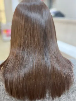 ミディアム 似合わせカット・透明 感カラー👑縮毛矯正のヘアスタイル