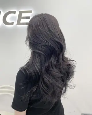ロング カラー 韓国暗髪🇰🇷レイ ヤー🤍THREEのヘアスタイル