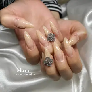 ネイル nailsalon Mirrorのネイルデザイン