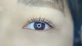 マツエク・マツパ 八木 菜美のヘアスタイル