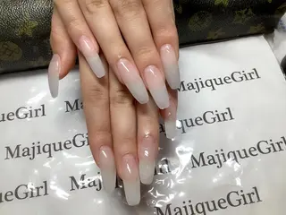 ネイル Magique パーマ専門のマツエク・マツパデザイン