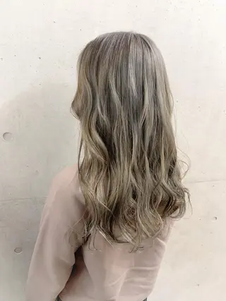 ロング カラー EMANON天神所属・Hitomi Ezakiのヘアスタイル