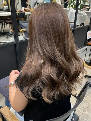 ロング Belle所属・ダブルカラー/ Kotoneのヘアスタイル