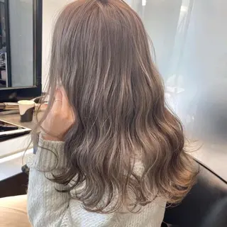 ロング GOToday所属・艶髪/オリーブ系/ 肌が綺麗に見えるお色のヘアスタイル