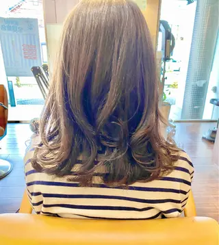 セミロング 鈴木 千恵子のヘアスタイル