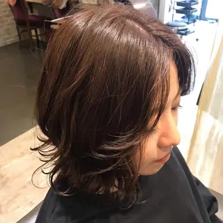 ミディアム 伊藤 康乃のヘアスタイル
