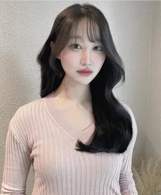 ロング Qin原宿店所属・葵 韓国オタク美容師 レイヤーカットのヘアスタイル