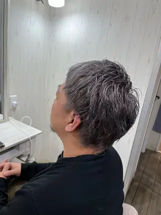 カラー メンズ イシジマ タカナリのヘアスタイル