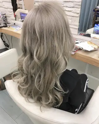 カラー Blue hair lau所属・中川 仁のヘアスタイル