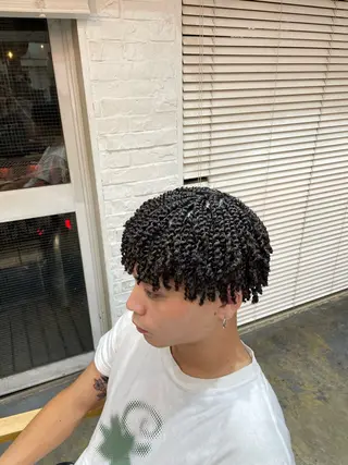 メンズ コーンロウ／ブレイズ SYUのヘアスタイル