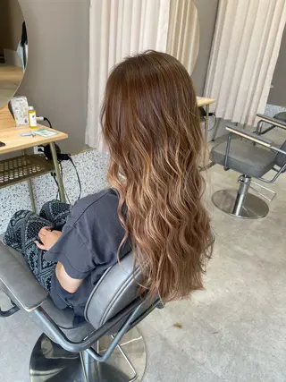 ロング TELA HAIR 岩槻店所属・✨透明感カラー✨ 🌈ブリーチカラーのヘアスタイル