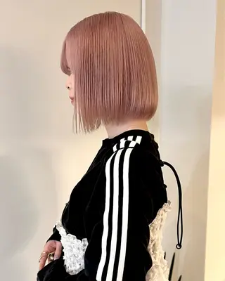 ショート カラー RAIMA ハイトーン/ベージュのヘアスタイル