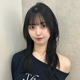 ミディアム ハッシュカット🖤 レイヤー/透けカラーのヘアスタイル