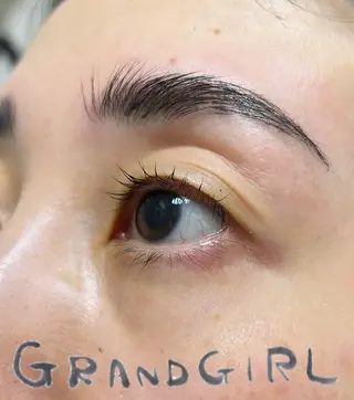 アイブロウ GRANDGIRL所属・ヨシダ セリナのマツエク・マツパデザイン