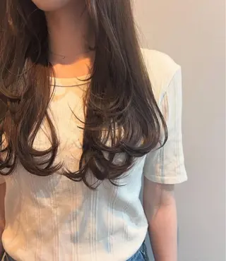 ロング 横田 凜子のヘアスタイル