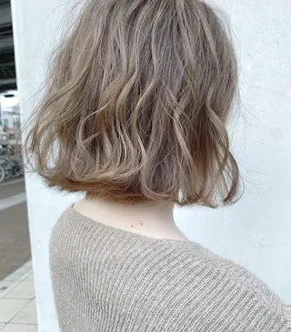 ショート カラー ボブ・レイヤーカット 吉敷航一のヘアスタイル