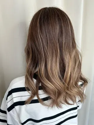 ロング ASAYA THREE(A)のヘアスタイル