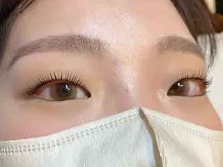 マツエク・マツパ Gluck所属・ユリ|韓国風|束感| まつパ|まつエク|眉のマツエク・マツパデザイン