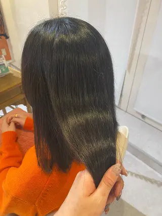 ミディアム カラー 梛木 唯のヘアスタイル