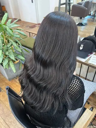 カラー Belle Ginza並木通り所属・ゆるふわパーマ／ 透けカラー／秋葉香乃のヘアスタイル