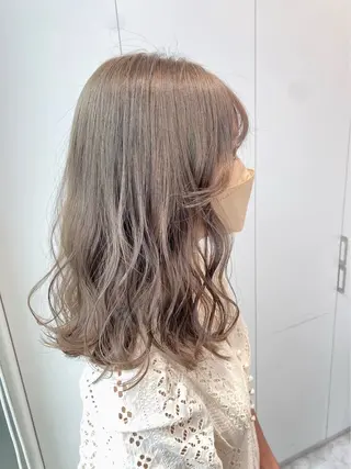 セミロング カラー うる艶ハイトーン/ ベージュ/りくと🦔のヘアスタイル
