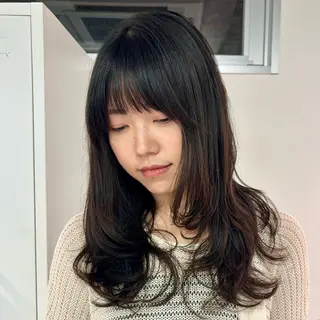 セミロング ネヅ カオルのヘアスタイル