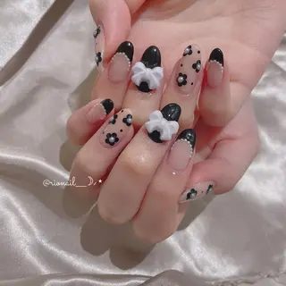 ネイル 𝘙𝘪𝘰𝘯𝘢 ...🕯🤍のネイルデザイン