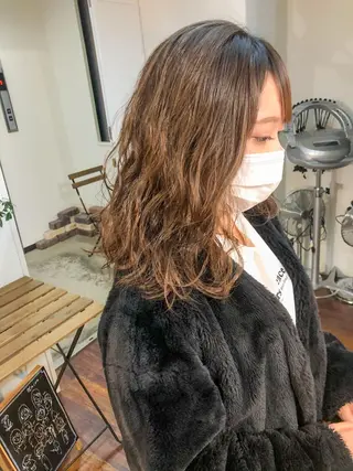 セミロング 水野 雪 /パーマ/暖色カラーのヘアスタイル