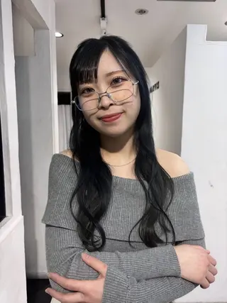 カラー ヘアアレンジ NARVIS 菅田愛華のヘアスタイル