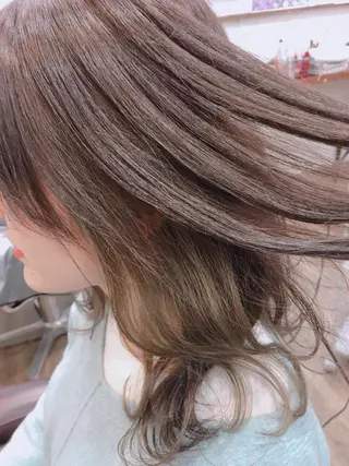 セミロング カラー 塩崎 明菜のヘアスタイル