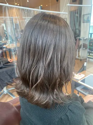 ミディアム カラー 韓国ヘア顔周りカット 艶髪ベージュtamaのヘアスタイル