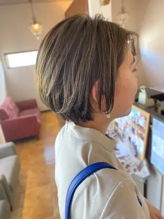 ショート カラー 権 燦易のヘアスタイル