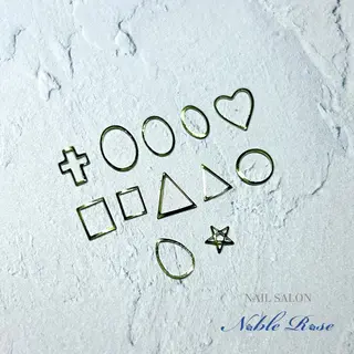 ネイル Noble Rose🥀のネイルデザイン