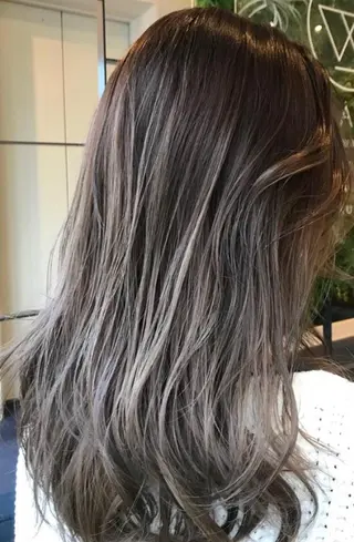 セミロング カラー Hanna by W_SALONのヘアスタイル