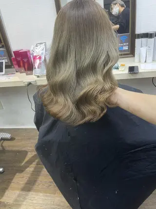 セミロング カラー ヒカ/外国人風 デザインカラーのヘアスタイル