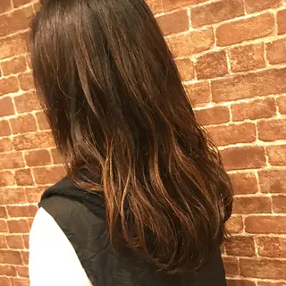 セミロング クワハラ イオリのヘアスタイル