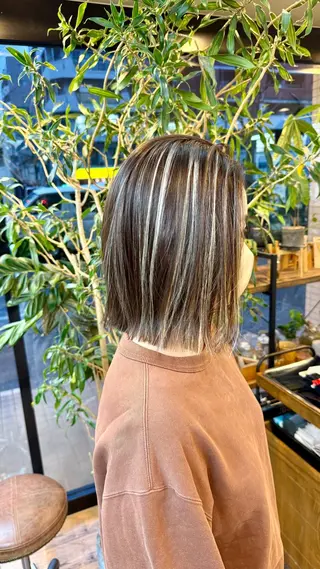 ミディアム Cure2所属・🌈白いハイライト 🌈 🐶ノザワ🐶のヘアスタイル