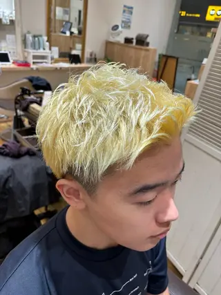 ショート カラー メンズ 渡辺 大雅のヘアスタイル