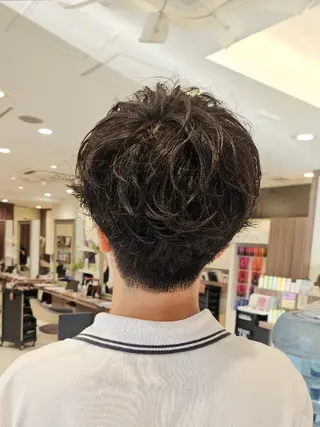 ショート メンズ パーマ ナチュラル暖色カラー 🤎 佐藤栞のヘアスタイル