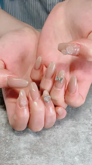 ネイル haleyume所属・shino🌟 痛ネイルのネイルデザイン