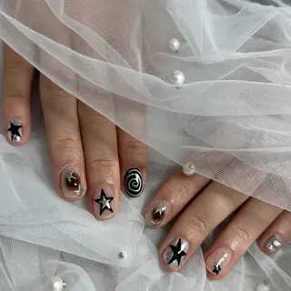 ネイル LAVISH nanamiのネイルデザイン