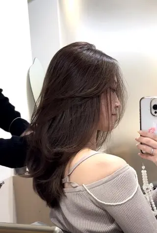 セミロング FILMS 新宿所属・梨澤 百音のヘアスタイル