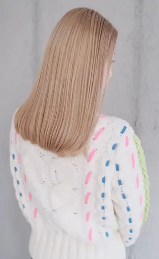 セミロング Mariana/ 鶴原-ハイライトのヘアスタイル