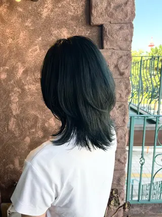 ミディアム カラー Emitas.三年坂所属・Emitas.　井上 真奈美のヘアスタイル