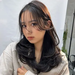 セミロング レイヤ ーカット大名Lay.のヘアスタイル