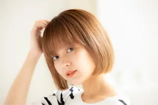 ショート カラー 🩵美艶髪×透明感 カラー×質感再生💚のヘアスタイル
