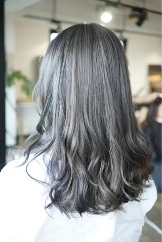 カラー ハイトーン/レイヤー /ケアブリーチ石川治のヘアスタイル