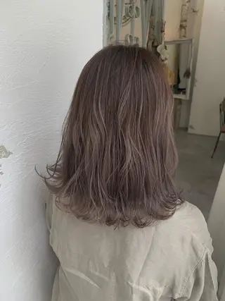 ミディアム カラー fio マナミのヘアスタイル