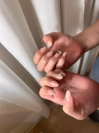 ミディアム ネイル 𝐞𝐚𝐜𝐡 nanami🩰のネイルデザイン